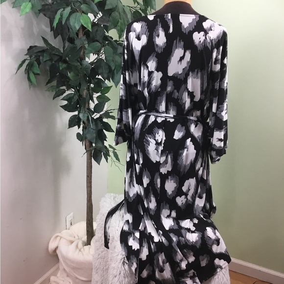 Iman 2X black gray and white kimono style dress with belt - Picture 3 of 16